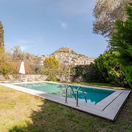 Luxury 4br Yalikavak With Private Pool Garden Бодрум